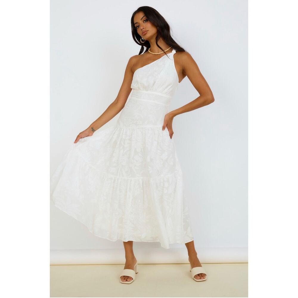 All About May Snowy Mountain Maxi Dress White size 4